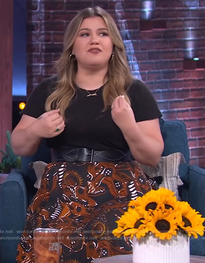 Kelly's black printed skirt on The Kelly Clarkson Show