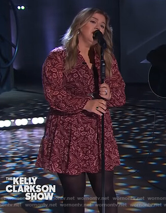 Kelly’s red floral print mini dress on The Kelly Clarkson Show