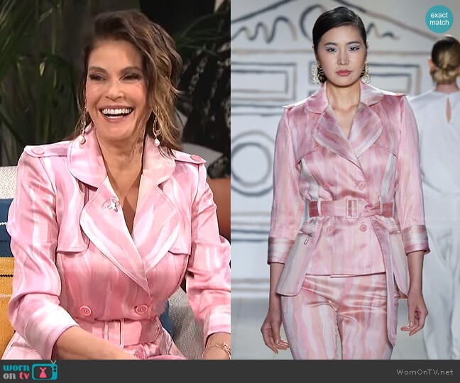 Brushstrokes Trench Jacket by Kevan Hall worn by Teri Hatcher on E! News Daily Pop