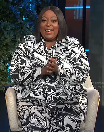 Loni’s marble print tie neck top and pants on E! News Daily Pop
