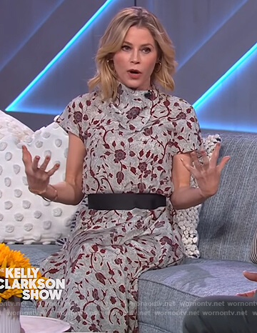 Julie Bowen’s gray floral dress on The Kelly Clarkson Show