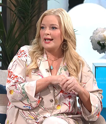 Melissa Peterman’s beige floral double breasted blouse on E! News Daily Pop
