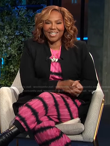 Mona Scott-Young’s pink tie dye stripe top and pants on E! News Daily Pop