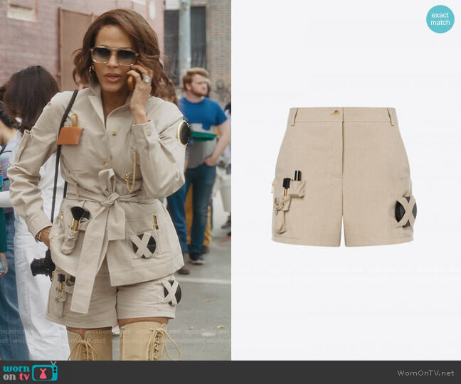 Safari Essential Kit Gabardine Skirt by Moschino worn by Lisa Todd Wexley (Nicole Ari Parker) on And Just Like That