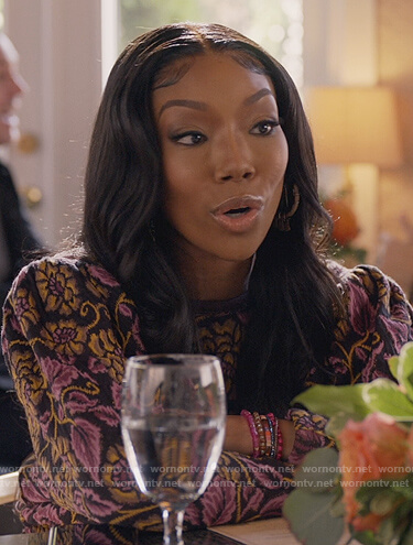 Naomi's black floral cropped top on Queens