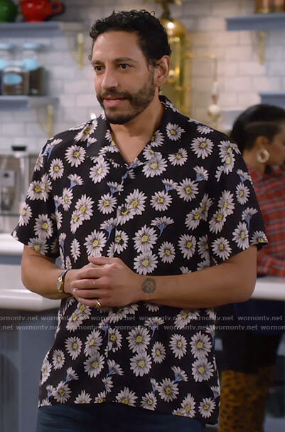 Oscar's daisy print shirt on Call Me Kat