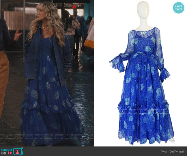 WornOnTV: Carrie's blue printed dress ...