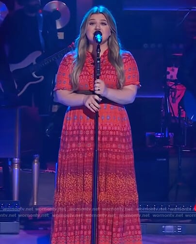 Kelly’s red printed maxi dress on The Kelly Clarkson Show