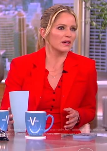 Sara’s red ribbed polo on The View