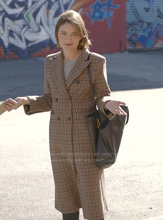 Taylor’s beige check coat and tote bag on Bull