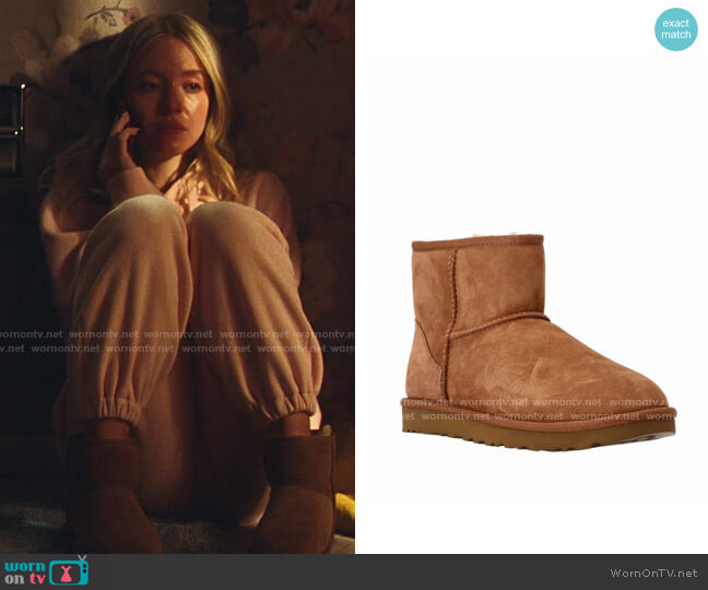 Ugg Classic Mini II Boot in Chestnut worn by Cassie Howard (Sydney Sweeney) on Euphoria