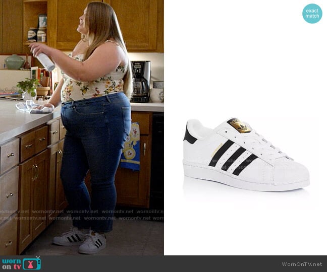 Adidas Superstar Sneakers worn by Felicia O'Brien (Lily Mae Harrington) on Single Drunk Female