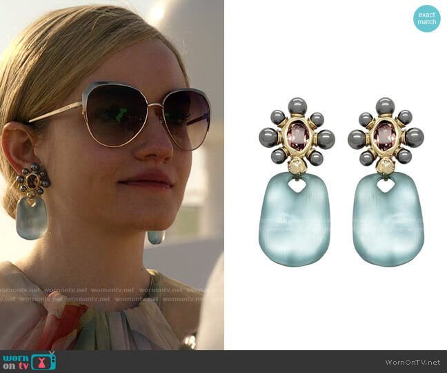 Alexis Bittar Byzantine Pearl Floret Drop Clip Earring worn by Anna Delvey (Julia Garner) on Inventing Anna