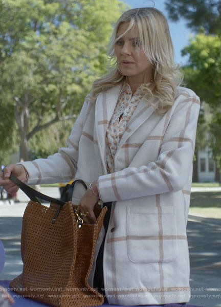 Amy's white checked coat and woven tote bag on Pivoting