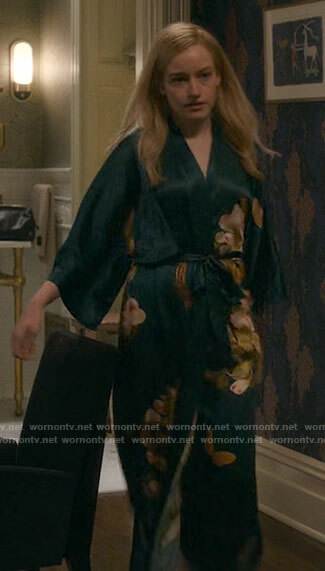 Anna’s teal floral robe on Inventing Anna