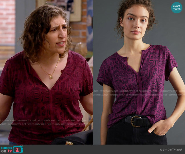 Anthropologie Pilcro Spliced Neck Tee worn by Kat Silver (Mayim Bialik) on Call Me Kat