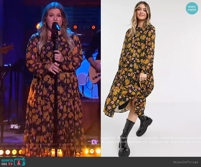 Pieces chiffon midi smock dress in black and mustard floral by ASOS worn by Kelly Clarkson on The Kelly Clarkson Show