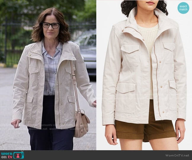 Banana Republic Classic Utility Jacket in Sand Beige worn by Carol (Ally Sheedy) on Single Drunk Female