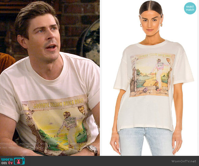 Daydreamer Elton John Yellow Brick Road Tee worn by Jesse (Christopher Lowell) on How I Met Your Father
