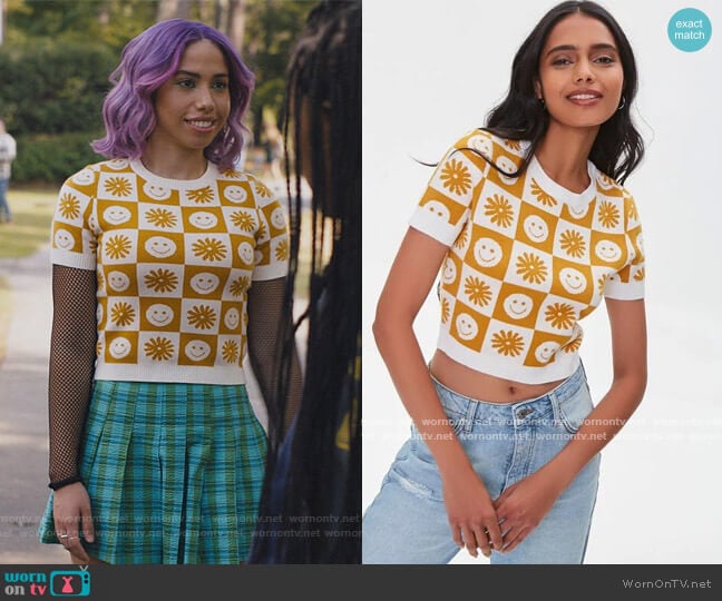 Happy Face Sweater-Knit Tee by Forever 21 worn by Lourdes (Camila Moreno) on Naomi