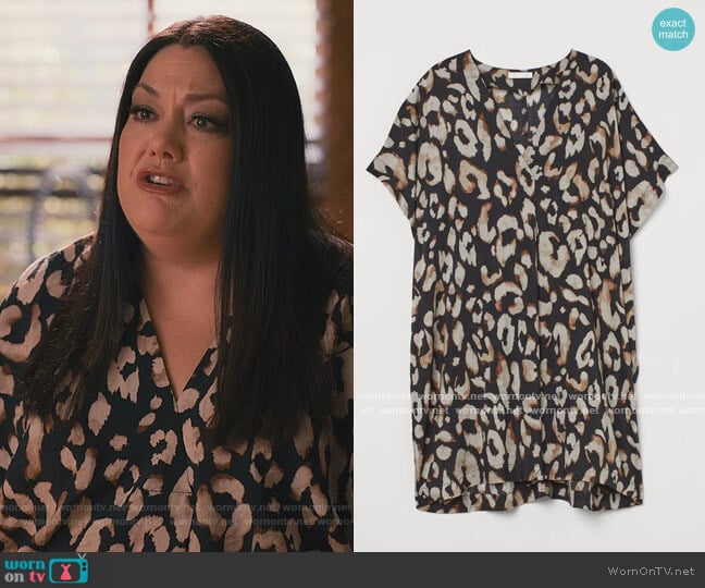 Knee-length Dress by H&M worn by Dana Sue Sullivan (Brooke Elliott) on Sweet Magnolias