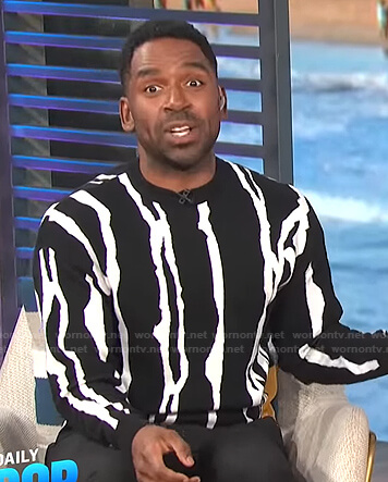 Justin’s black striped sweater on E! News Daily Pop