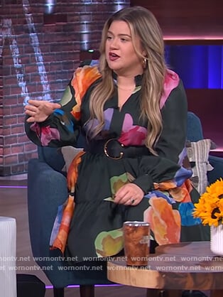 Kelly’s black floral print keyhole dress on The Kelly Clarkson Show