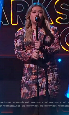 Kelly’s tie dye ruched mini dress on The Kelly Clarkson Show