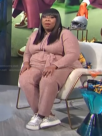 Loni’s pink knit jumpsuit on E! News Daily Pop