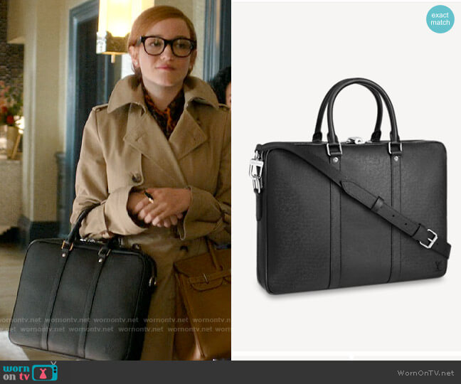 Louis Vuitton Porte-Documents Voyage PM worn by Anna Delvey (Julia Garner) on Inventing Anna