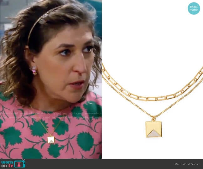 Madewell Palisade Pendant Necklace worn by Kat Silver (Mayim Bialik) on Call Me Kat