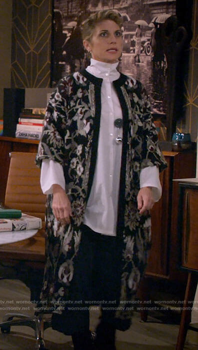 Naomi’s long floral jacket on How I Met Your Father