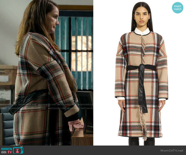 Pinko Riannodare Coat worn by Vivian Kent (Anna Chlumsky) on Inventing Anna