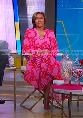 Robin's pink chain print dress on Good Morning America