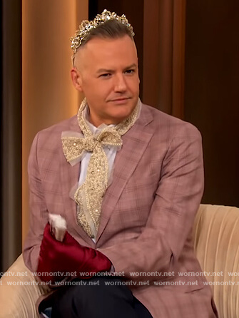 Ross Mathews’s pink plaid blazer on The Drew Barrymore Show