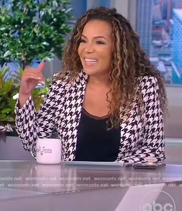 Sunny’s houndstooth blazer on The View