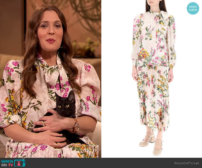 Printed Silk Shirt and skirt by Weekend Max Mara worn by Drew Barrymore  on The Drew Barrymore Show