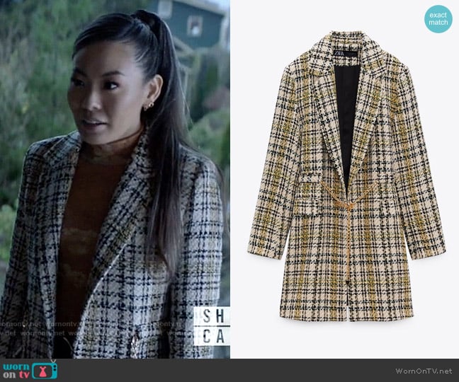 Zara Gold Belt Textured Coat worn by Mary Hamilton (Nicole Kang) on Batwoman