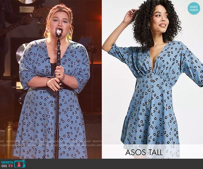 Tea Dress with Horn Buttons in Blue Floral by ASOS worn by Kelly Clarkson on The Kelly Clarkson Show