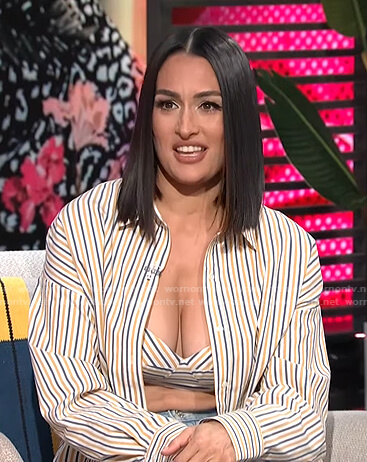 Nikki Bella’s striped bra and oversized shirt on E! News Daily Pop