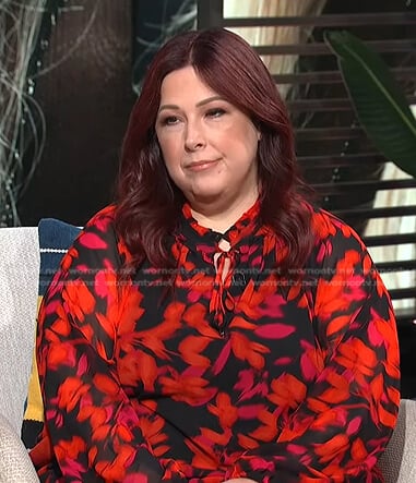 Carnie Wilson's black and red floral top on E! News Daily Pop