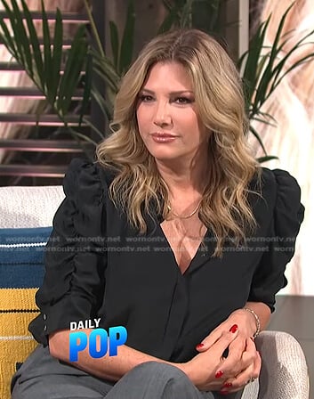 Daisy Fuentes’s black puff sleeve top on E! News Daily Pop