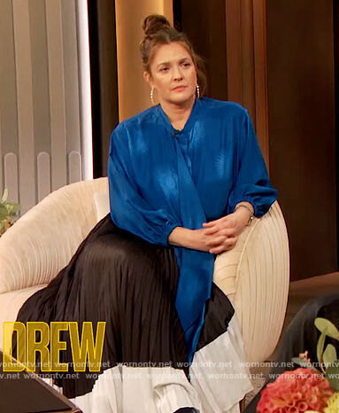 Drew’s blue printed tie neck blouse on The Drew Barrymore Show