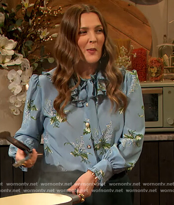 Drew’s blue floral print blouse and pants on The Drew Barrymore Show