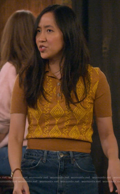 Ellen’s mustard and yellow patterned polo top on How I Met Your Father