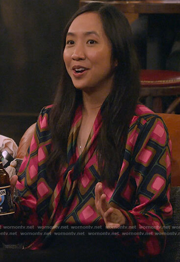 Ellen’s pink geometric print blouse on How I Met Your Father