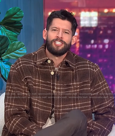 Hunter March’s brown plaid shirt on E! News Nightly Pop