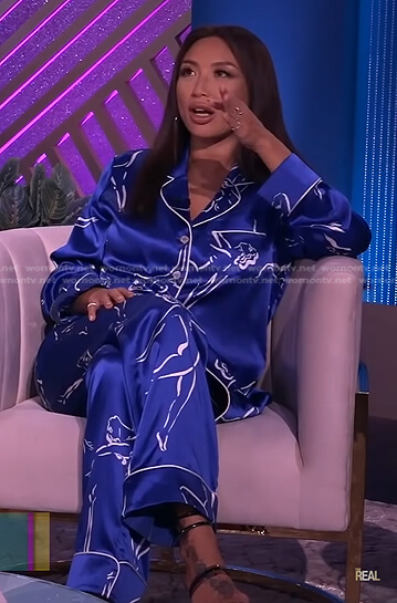Jeannie's blue printed pajamas on The Real