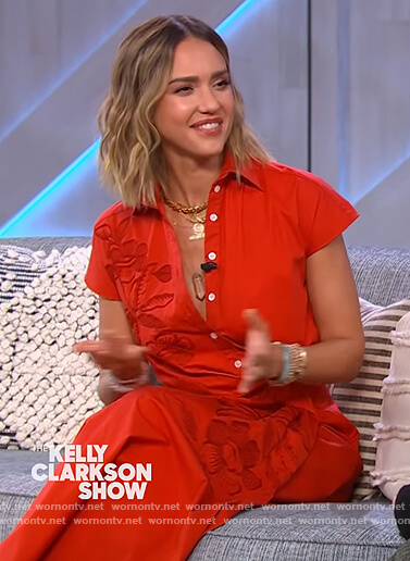 Jessica Alba’s red floral button down dress on The Kelly Clarkson Show