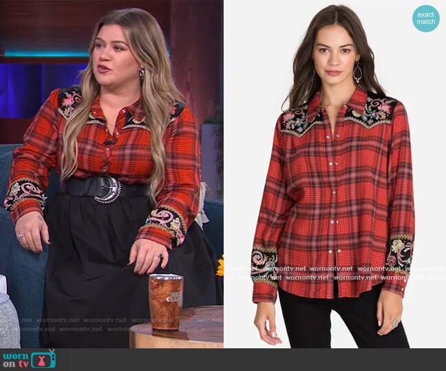 Wornontv Kellys Red Plaid Embroidered Shirt On The Kelly Clarkson Show Kelly Clarkson 5092